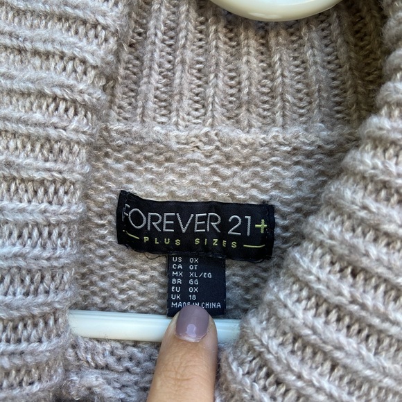 Distressed turtleneck sweater - Picture 2 of 4